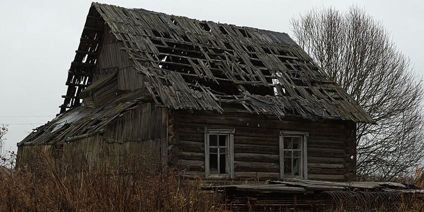 An image of an abandoned house resembling the Abandoned Village of Polphail in Scotland