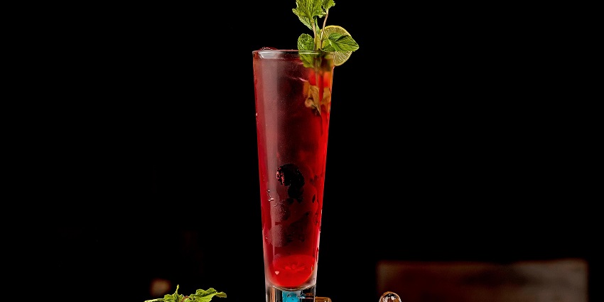An image of refreshing cocktails served in glasses, capturing the energy of Pune nightlife.