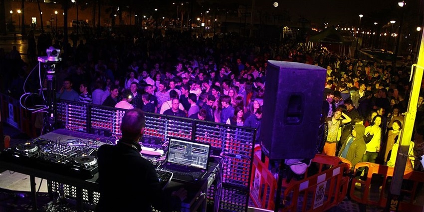 Live music energises the crowd in Madrid Nightlife hotspot.