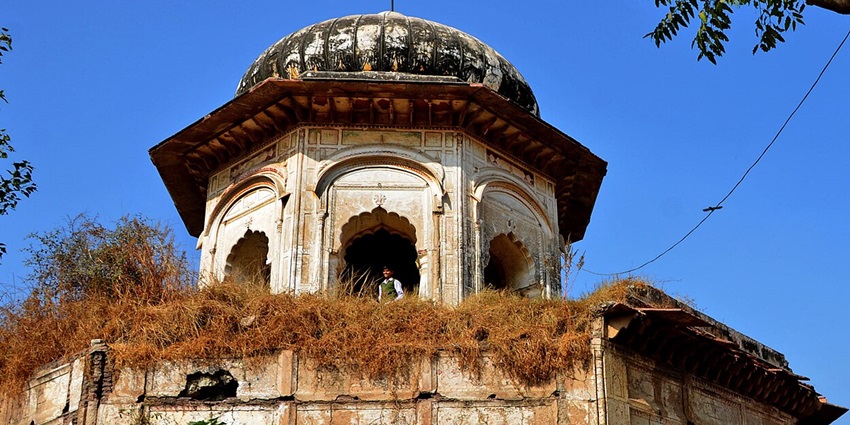 Farrukhnagar Fort is one of the historic places to visit near Aravali Hills Gurgaon.