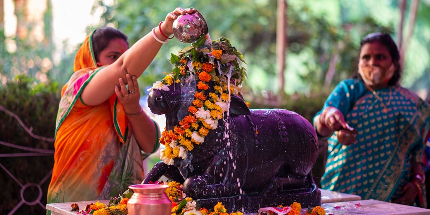 Indulge in the practice of fasting during Maha Shivratri carries deep spiritual meaning.