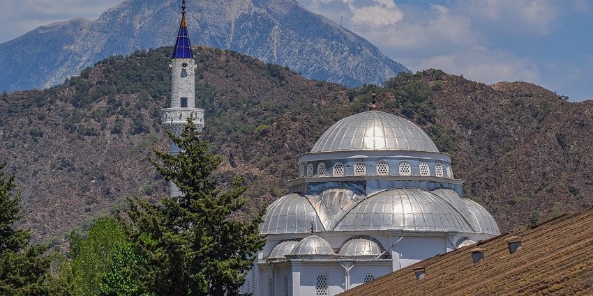 An image resembling Fazle Omar Mosque in Hamburg, one of the important mosques in Germany