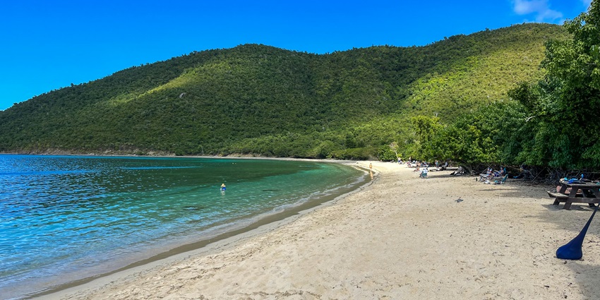 An image of a charming island with secluded beaches and sand, similar to Frenchman's Cay