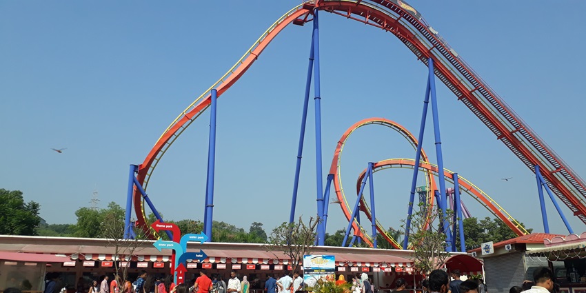 Experience fun rides at the Amrapali Funland, one of the things to do in Kankaria Lake