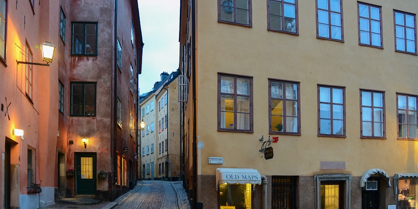 Image of the historic streets of Gamla Stan, a must-see tourist attraction in Stockholm.