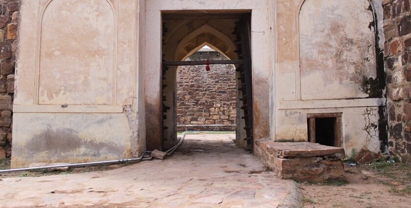 Image of Gandikota Fort with enclosed ancient buildings near Madhavaperumal temple–Gandikota Trekking