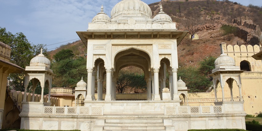 Elegant royal cenotaphs, one of the places to visit as mentioned in the Jaipur travel guide.