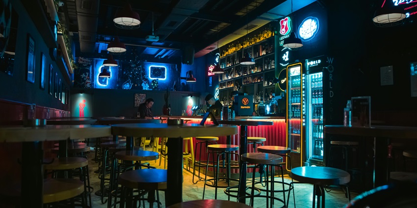 A relaxing evening at Gecko's Bar, Angeles city, featuring cocktails and music.