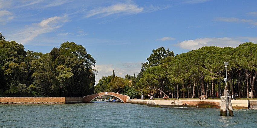 The Venice Giardini is a soothing and lush green place for couples to visit in Venice.