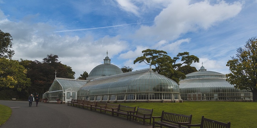 Serene green spaces with exotic plants and captivating glasshouses.