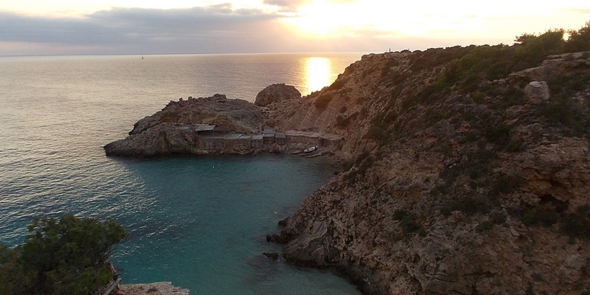 Cliff jumping in Cala Tarida is a must experience activity