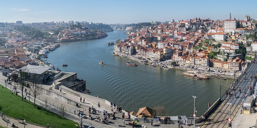 Taking jet boat adventure is one of the Top 10 things to do on Valentine’s Day in Portugal
