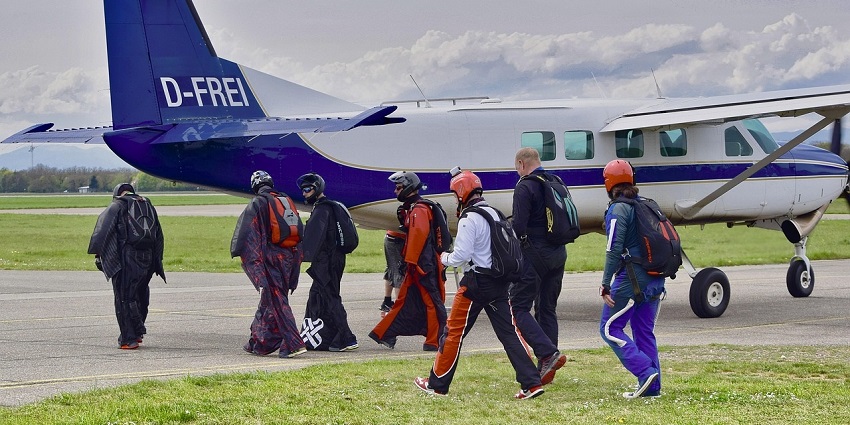 An image showing people skydiving from a plane, capturing the thrill of GoJump Gransee.