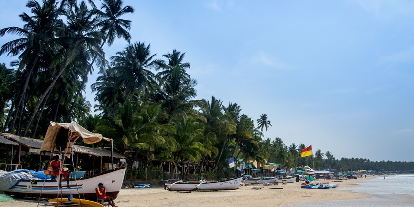 An image of Palolem Beach in Goa, one of the places to visit in India in low budget