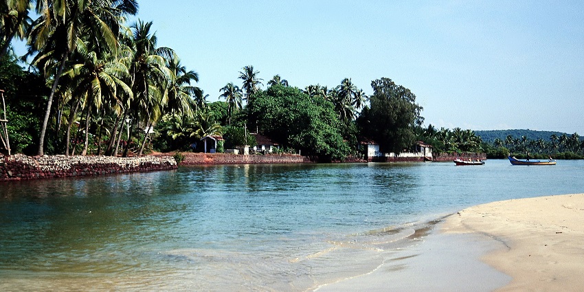 An image of tourists enjoying the sunny beaches of Goa in winter.