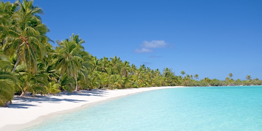 An image showing a beach and ocean view on Grand Island, one of the beautiful islands in India.