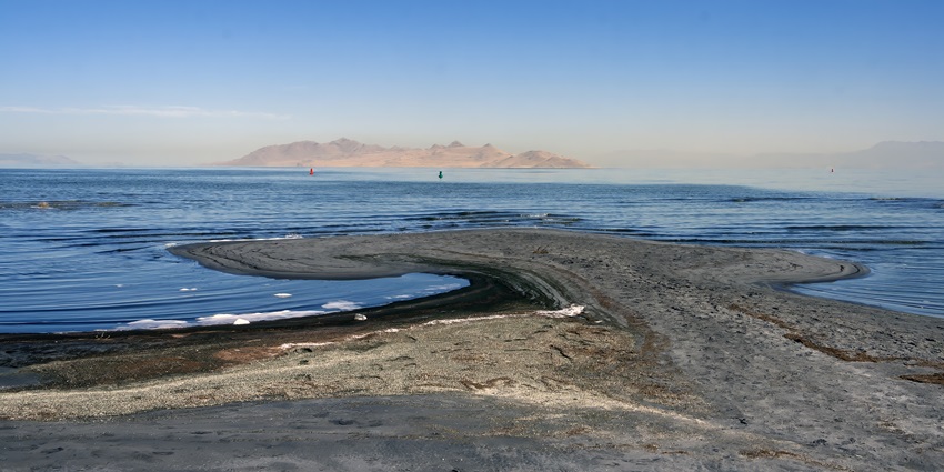 An image of Great Salt Lake, a lake in the USA, with vast salt flats and a scenic horizon.