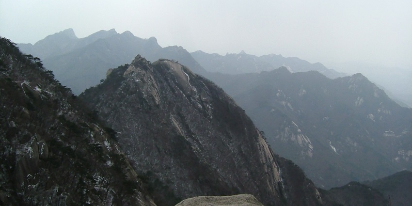 There are hundreds of trails with varying levels of difficulty, offering views of both mountain peaks and waterfalls.