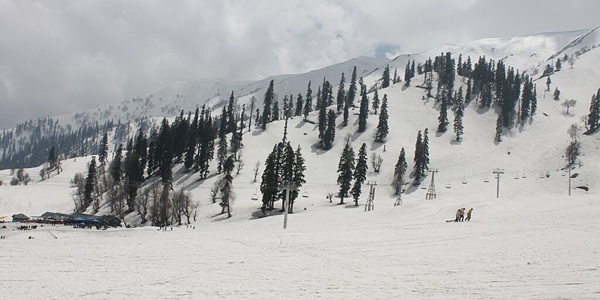 An image of snow activities in Gulmarg, one of the top places to visit in India, in June.