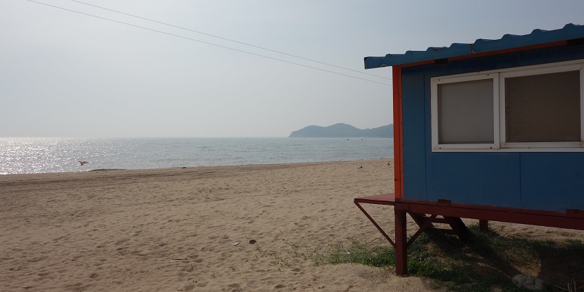 Calm beach with soft sands, ideal for beach activities