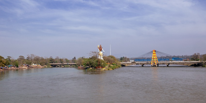 Image of the scenic view of river Ganga from the foot bridge in Haridwar ghat
