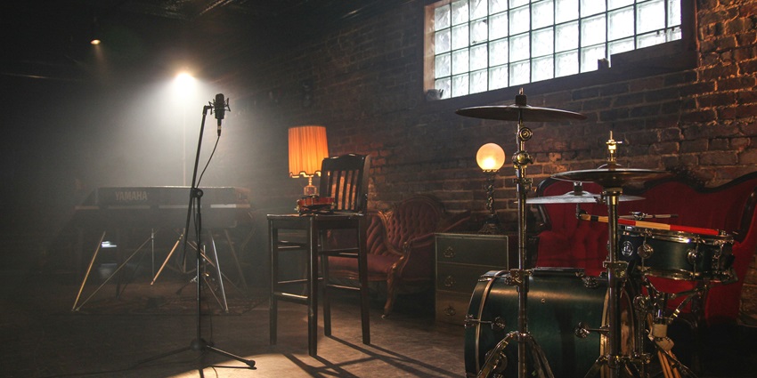 An image of a live musical performance setup similar to Hectors Hybel Pub