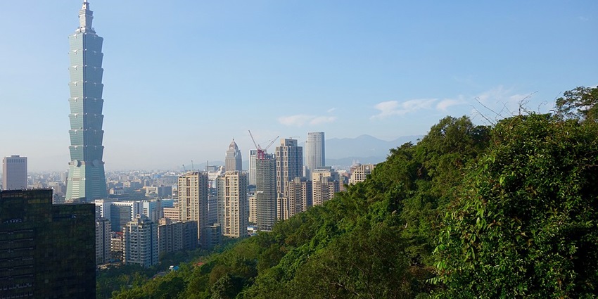 Spend Valentine’s Day in Taiwan with panoramic views of the Taipei skyline.