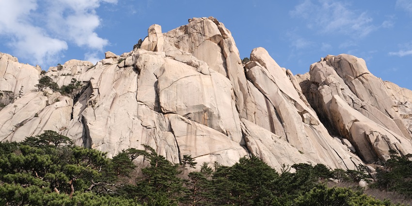 Scenic hike leading to breathtaking mountain summit views in Seoraksan National Park.