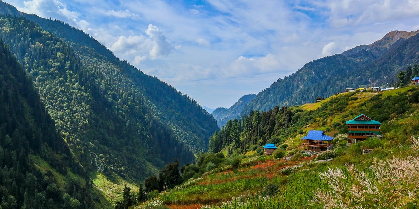An image of the Sangla Valley in Himachal Pradesh, one of the places to travel in September
