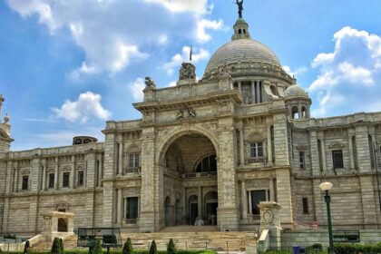 An image showing Victoria Memorial Hall, Kolkata, one of the historical museums in India