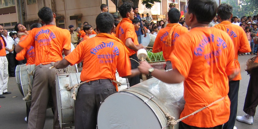Image of Shigmo drummers on the streets playing drums and people dancing