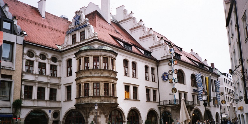 An image of the exterior of the nightclub Hofbrauhaus Munich,a symbol of German nightlife