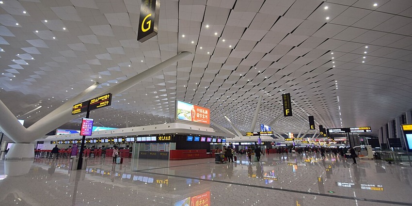 Zhengzhou Xinzheng International Airport to reach the main destination.