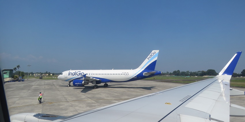 An airplane in Bagdogra Airport, the nearest for visiting this destination.
Viewers of this file can see comments and suggestions