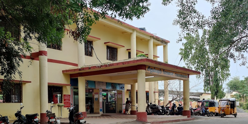 The picture of the entrance of the Chidambaram rail station which is 70 km away from Lake.