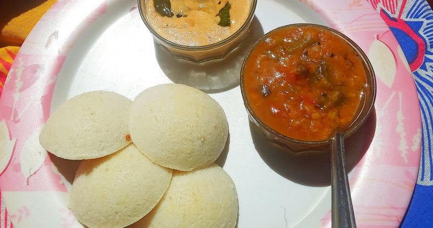 Idli with Karampodi is a flavourful street food in Vijayawada.