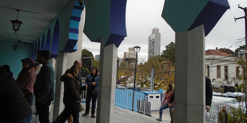 The entrance area of a mosque in Brazil with tourists during day time view