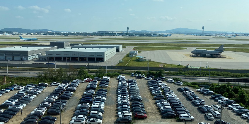 An image of the parking lot view of Incheon International Airport in South Korea