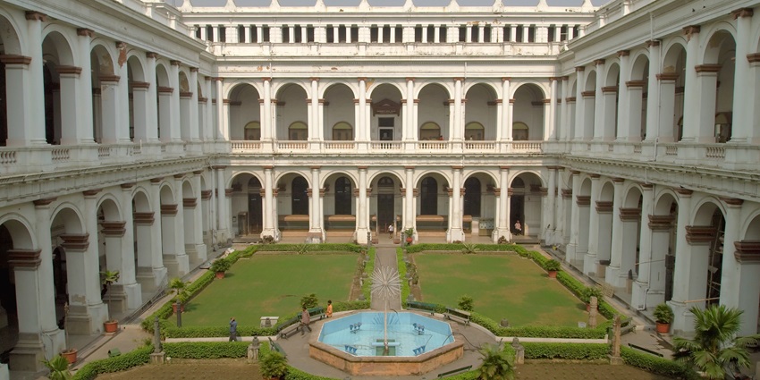Image of the courtyard of the Indian Museum, Kolkata, one of the famous historical museums in India