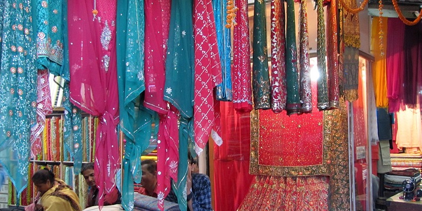 Popular marketplace with diverse offerings, including trendy clothes to handicrafts