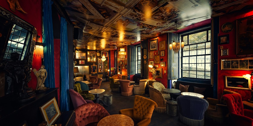 An image showing cosy sitting environment that resembles the vibe of Ingensteds.