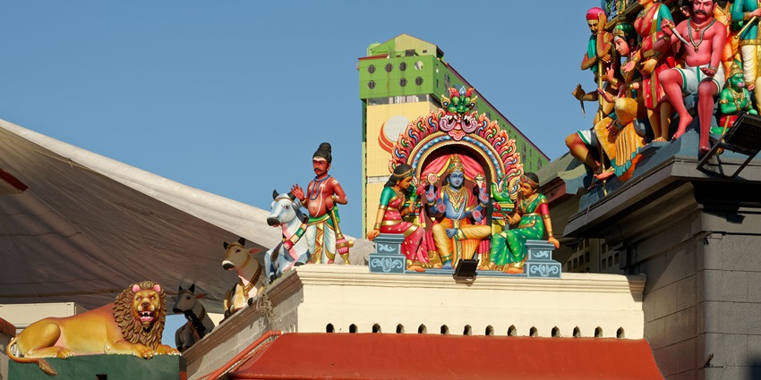 Irukkankudi Mariamman Temple amazes with its river crossing and unique rituals.