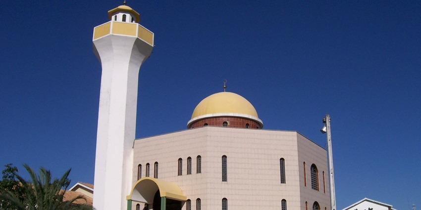 A front view of the famous mosque in Brazil located in Campinas