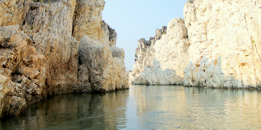 Calm landscapes of golden mountains and lake at hill stations.