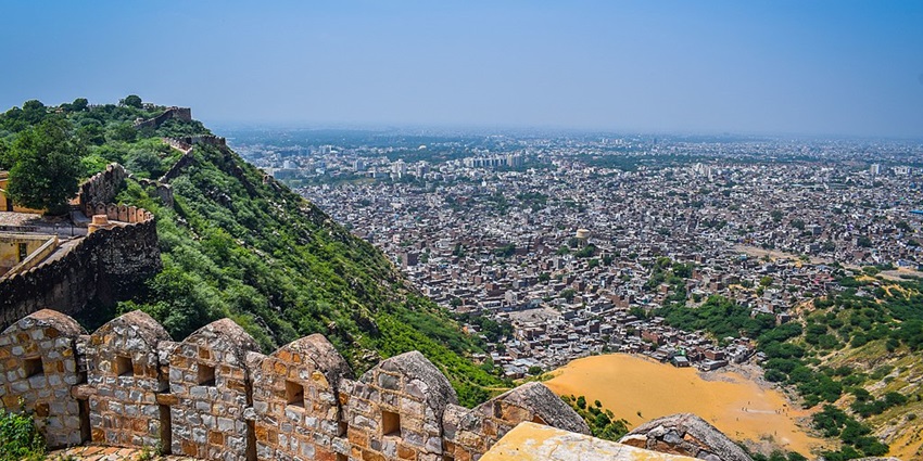 An image of the vast view of Jaipur, Rajasthan, one of the famous places to visit in October.
