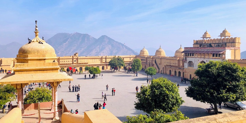 An image of Jaipur cityscape, one of the top places to visit in October in India for couples