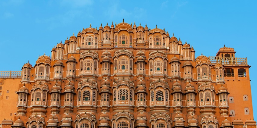 An image of the vast view of Jaipur, Rajasthan, one of the famous places to visit in November in India with family.
