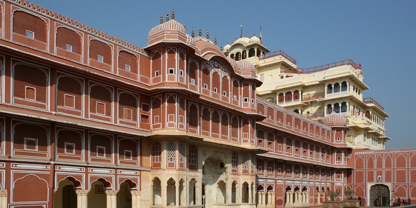 Jaipur’s palaces and forts offer a royal family vacation experience