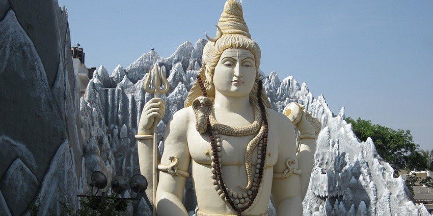 Surrendering to Lord Shiva at Jalmagna Shivling near Gangotri Temple