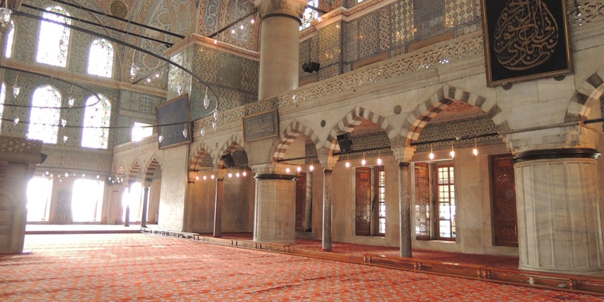 Jamia Nazmia’s mosque, a spiritual center, nurtures Shia Islamic education